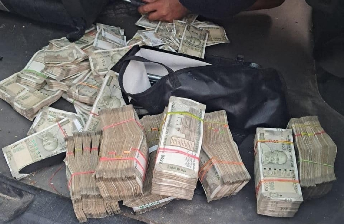 Large cash haul seized at Melli checkpost, suspect detained for questioning