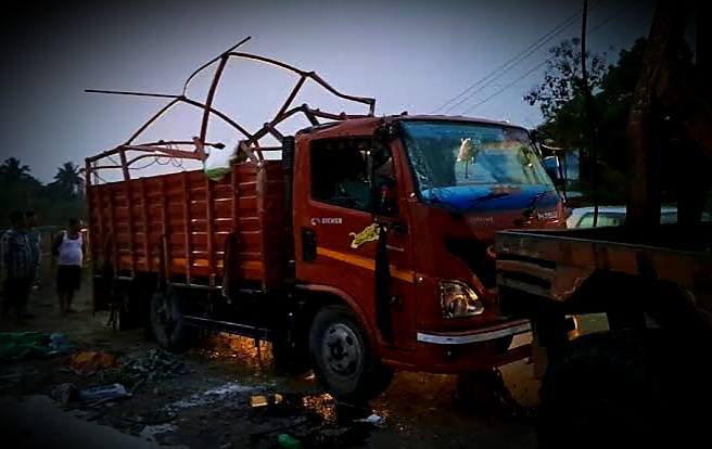 Coal laden truck flip over on Siliguri-Jalpaiguri NH in Rajganj; driver injured
