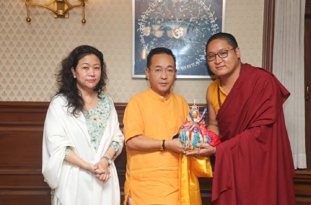 Chief Minister Prem Singh Tamang seeks blessings from His Eminence Gakar Rinpoche