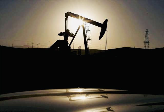 Crude oil futures downgrade on weak spot demand