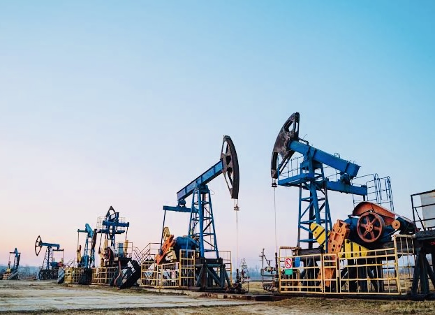 Crude oil futures increase on spot demand